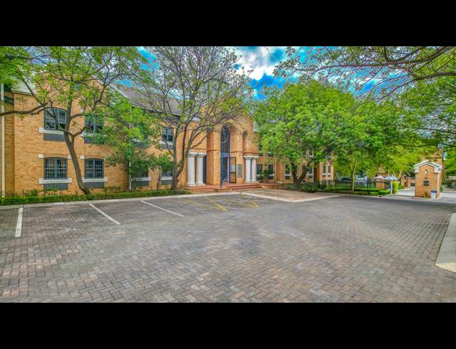 86M² BUSINESS CENTRE TO LET IN SUNNINGHILL